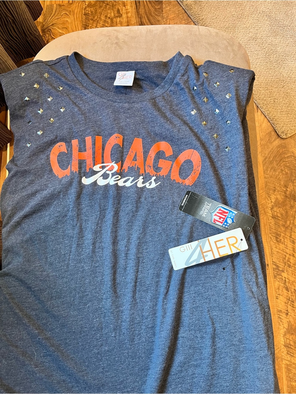 Carl Banks Chicago Bears Women's Navy Blue Stud Accent Tee - Picture 3 of 5